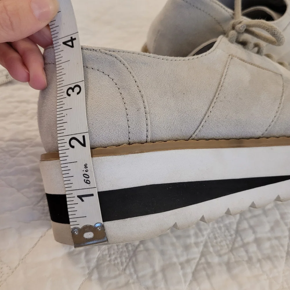 Madden Girl 'Andria' platform wing tip lace-up grey white tan size 6M